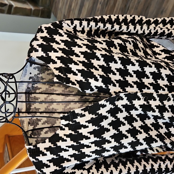👚NY COLLECTION HOUNDSTOOTH V NECK BUTTON DOWN SWEATER - Picture 2 of 7